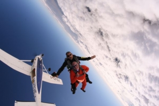  Bapteme de aire de paraca en el salto de paracaídas y caída libre en tándem 